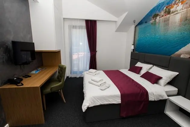 Tek Büyük Yataklı Oda, 1 Büyük (Queen) Boy Yatak ve Çekyat, Balkon, Deniz Manzaralı
