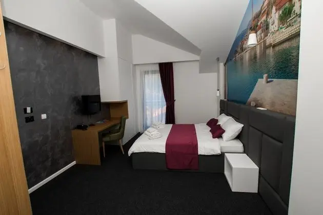 Tek Büyük Yataklı Oda, 1 Büyük (Queen) Boy Yatak ve Çekyat, Balkon, Deniz Manzaralı