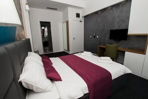 Tek Büyük Yataklı Oda, 1 Büyük (Queen) Boy Yatak ve Çekyat, Balkon, Deniz Manzaralı