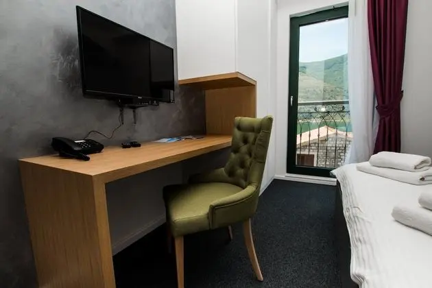 Tek Büyük Yataklı Oda, 1 Büyük (Queen) Boy Yatak ve Çekyat, Balkon, Deniz Manzaralı