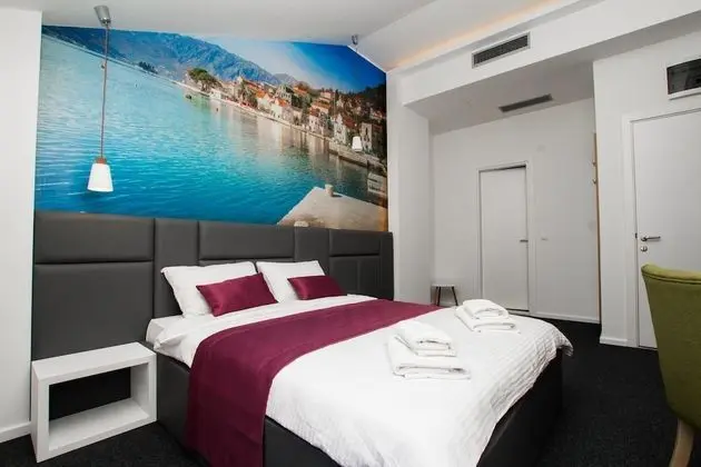 Tek Büyük Yataklı Oda, 1 Büyük (Queen) Boy Yatak ve Çekyat, Balkon, Deniz Manzaralı