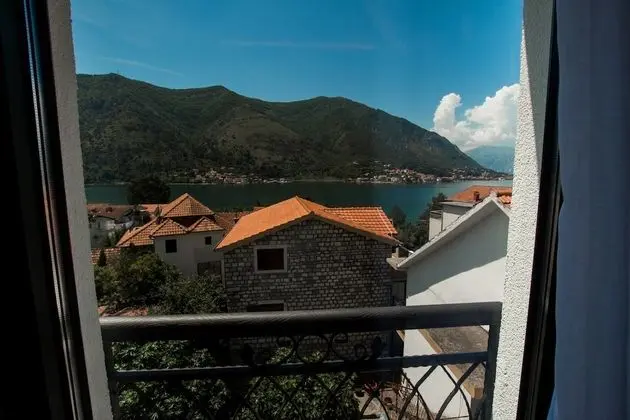 Tek Büyük Yataklı Oda, 1 Büyük (Queen) Boy Yatak ve Çekyat, Balkon, Deniz Manzaralı