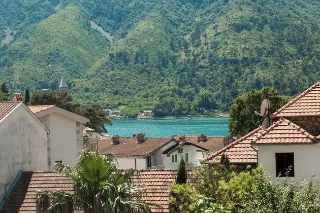 Tek Büyük Yataklı Oda, 1 Büyük (Queen) Boy Yatak ve Çekyat, Balkon, Kısmi Deniz Manzaralı