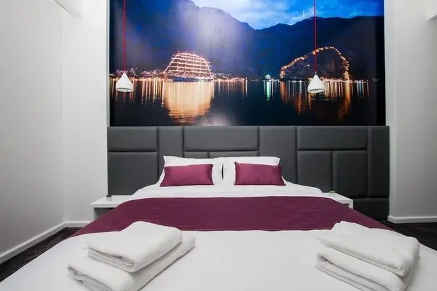 Tek Büyük Yataklı Oda, 1 Büyük (Queen) Boy Yatak ve Çekyat, Balkon, Kısmi Deniz Manzaralı