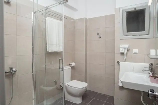 Basic Tek Büyük veya İki Ayrı Yataklı Oda