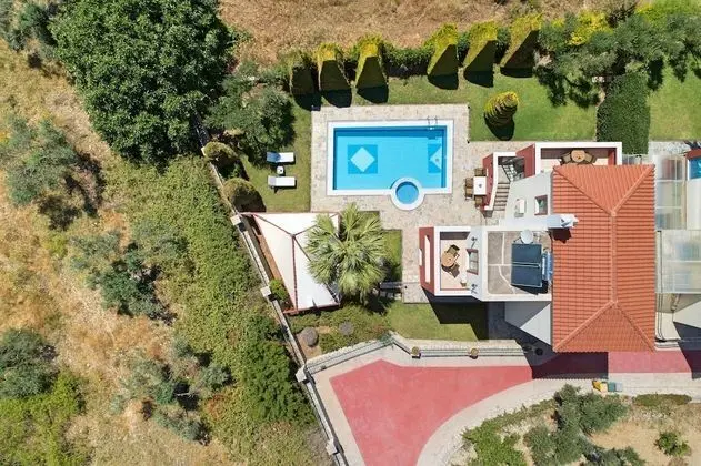 Family Villa, 4 Yatak Odası, Kişiye Özel Havuzlu, Bahçe Manzaralı (Alkyoni)