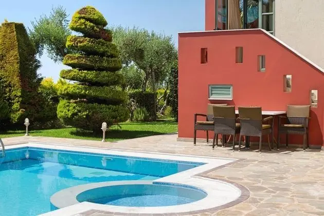 Family Villa, 4 Yatak Odası, Kişiye Özel Havuzlu, Bahçe Manzaralı (Alkyoni)