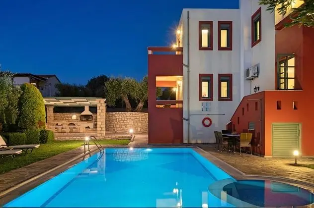 Family Villa, 4 Yatak Odası, Kişiye Özel Havuzlu, Bahçe Manzaralı (Alkyoni)