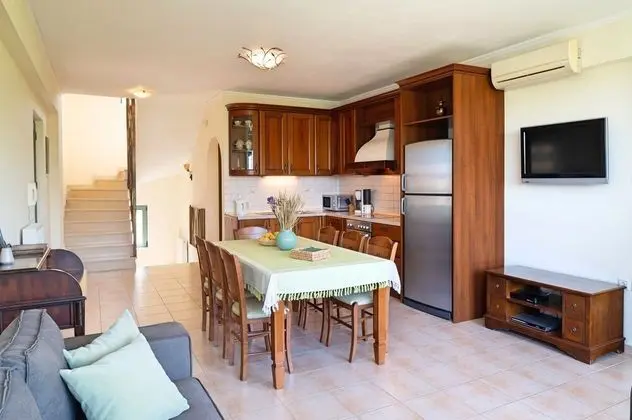 Family Villa, 4 Yatak Odası, Kişiye Özel Havuzlu, Bahçe Manzaralı (Alkyoni)