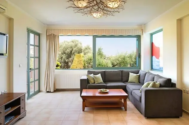 Family Villa, 4 Yatak Odası, Kişiye Özel Havuzlu, Bahçe Manzaralı (Alkyoni)