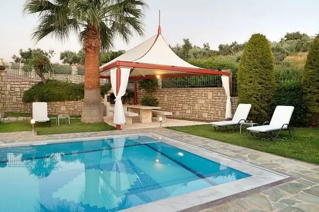 Family Villa, 4 Yatak Odası, Kişiye Özel Havuzlu, Bahçe Manzaralı (Alkyoni)