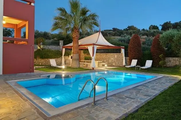 Family Villa, 4 Yatak Odası, Kişiye Özel Havuzlu, Bahçe Manzaralı (Alkyoni)