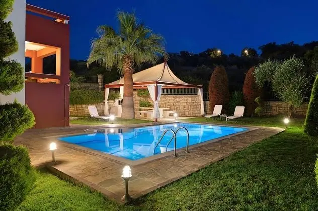 Family Villa, 4 Yatak Odası, Kişiye Özel Havuzlu, Bahçe Manzaralı (Alkyoni)