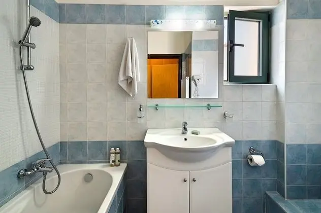 Family Villa, 4 Yatak Odası, Kişiye Özel Havuzlu, Bahçe Manzaralı (Alkyoni)