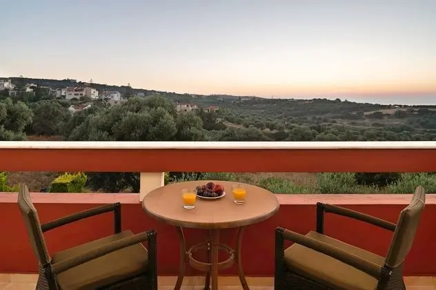 Family Villa, 4 Yatak Odası, Kişiye Özel Havuzlu, Bahçe Manzaralı (Alkyoni)