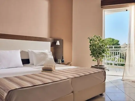 Deluxe Üç Kişilik Oda