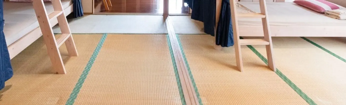 Ortak Ranzalı Oda, Sadece erkekler için, Ortak Banyo