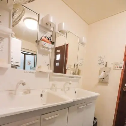 Ortak Ranzalı Oda, Sadece erkekler için, Ortak Banyo