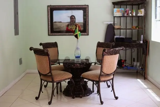 Standard Tek Büyük Yataklı Oda, 1 Büyük (Queen) Boy Yatak, Havuz Kullanımı, Bahçe Manzaralı