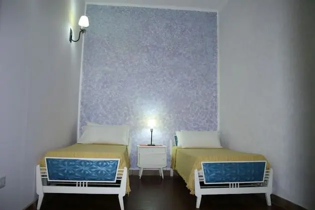 İki Ayrı Yataklı Oda, Ortak Banyo
