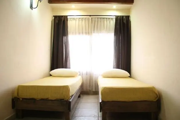 İki Ayrı Yataklı Oda, Ortak Banyo