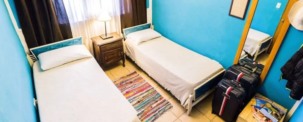 İki Ayrı Yataklı Oda, Ortak Banyo