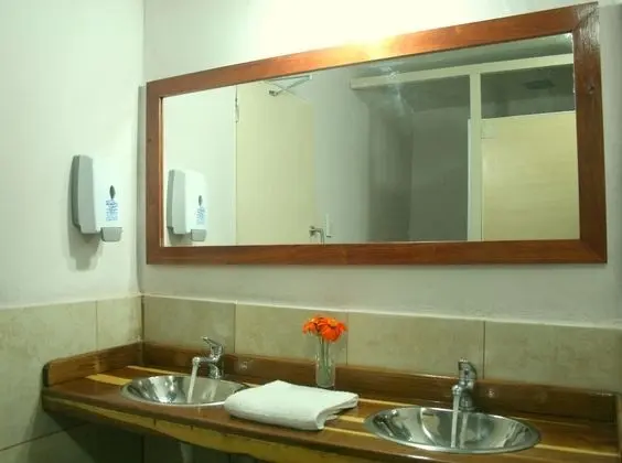 Üç Kişilik Oda, Ortak Banyo