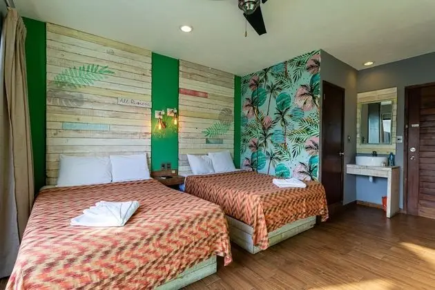 Oda, 2 Çift Kişilik Yatak, Balkon, Kısmi Deniz Manzarası