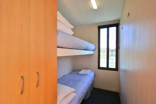 Karavan, Nehir Manzaralı