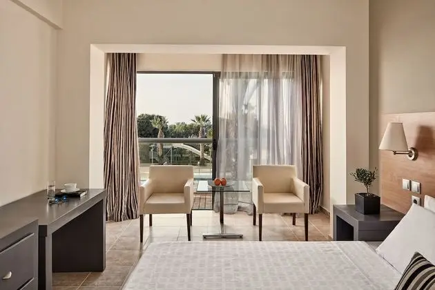 Comfort Tek Büyük Yataklı Oda (Pool and Sea View)