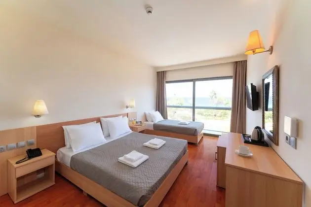 Comfort Tek Büyük Yataklı Oda (Pool and Sea View)