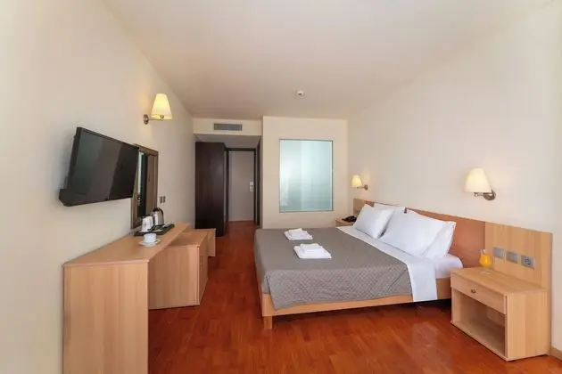 Comfort Tek Büyük Yataklı Oda (Pool and Sea View)