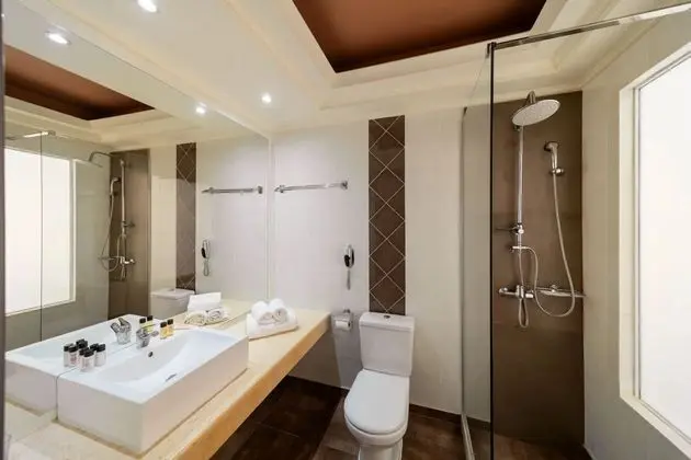 Comfort Tek Büyük Yataklı Oda (Pool and Sea View)