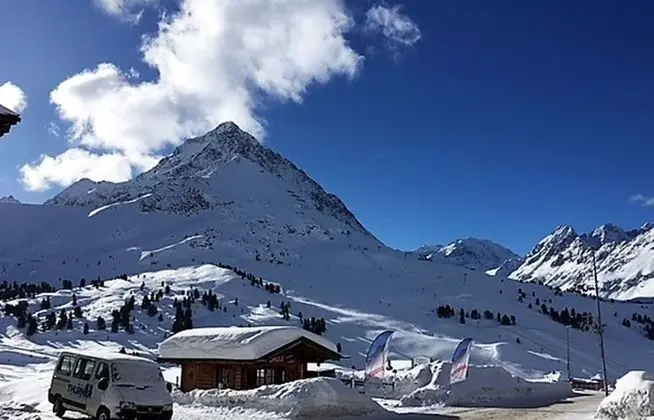 Executive Apart Daire, 3 Yatak Odası, Balkon, Dağ Manzaralı (80m²)