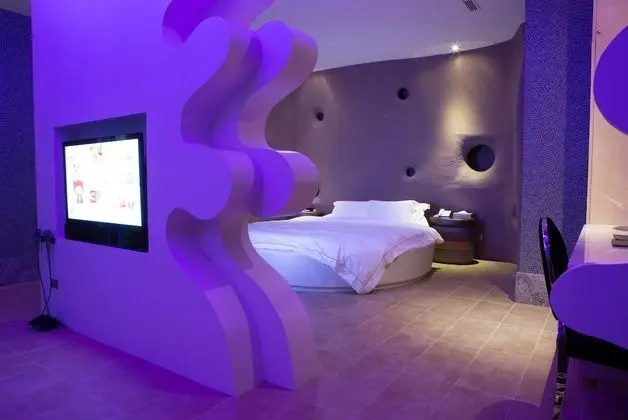 Deluxe Tek Büyük Yataklı Oda (Check in time starts from 6pm)