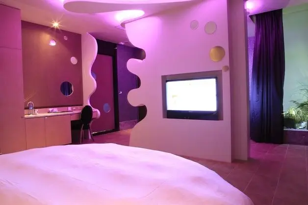 Deluxe Tek Büyük Yataklı Oda (Check in time starts from 6pm)