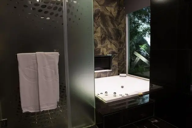 Deluxe Tek Büyük Yataklı Oda (Check in time starts from 6pm)