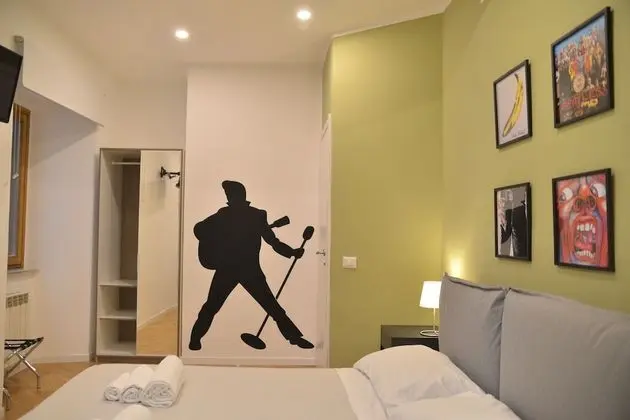 Standard Tek Büyük Yataklı Oda