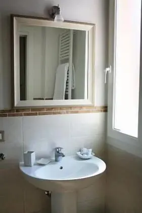 Büyük Yataklı Tek Kişilik Oda