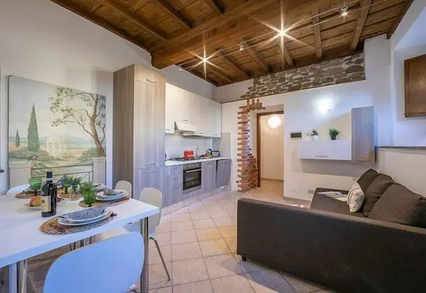 Family Apart Daire, 1 En Büyük (King) Boy Yatak ve Çekyat (Alla Corte Di Angera)