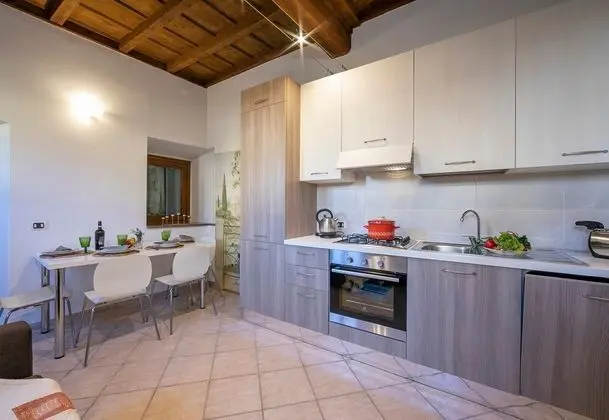 Family Apart Daire, 1 En Büyük (King) Boy Yatak ve Çekyat (Alla Corte Di Angera)