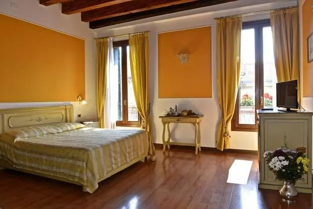 Superior Tek Büyük Yataklı Oda, Kanal Manzaralı