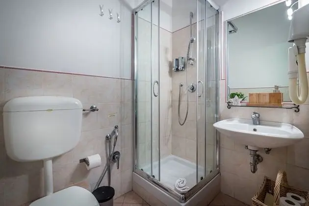 Tek Büyük veya İki Ayrı Yataklı Oda