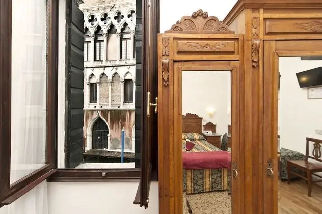 Superior Tek Büyük Yataklı Oda, Kanal Manzaralı