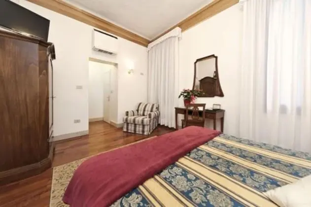 Superior Tek Büyük Yataklı Oda, Kanal Manzaralı