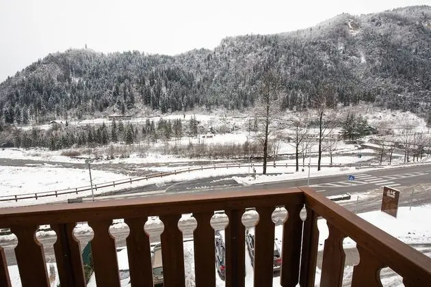Üç Kişilik Oda, Balkon