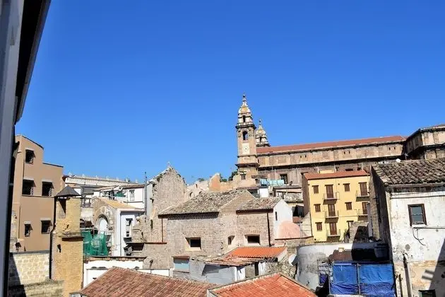 Büyük Yataklı Tek Kişilik Oda