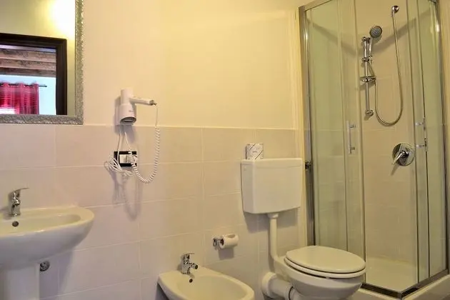 Büyük Yataklı Tek Kişilik Oda