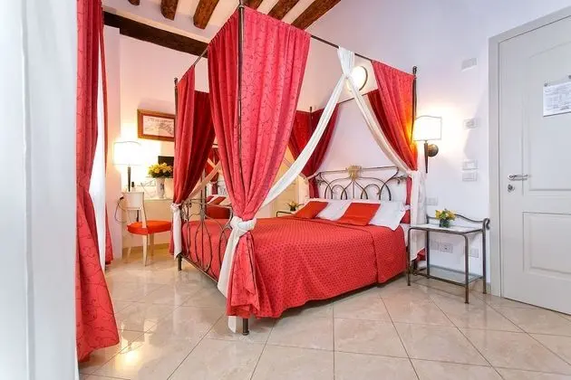 Superior Tek Büyük Yataklı Oda, Kanal Manzaralı