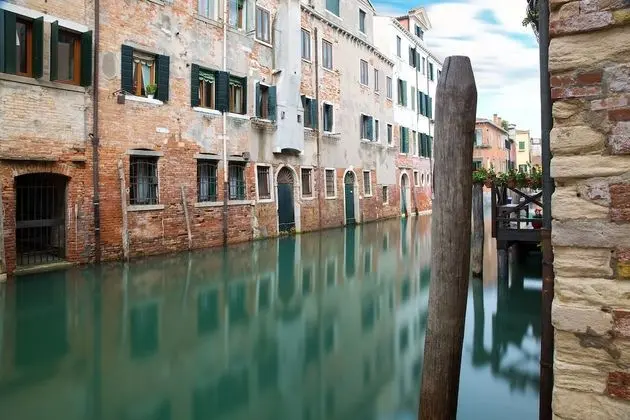 Superior Tek Büyük Yataklı Oda, Kanal Manzaralı